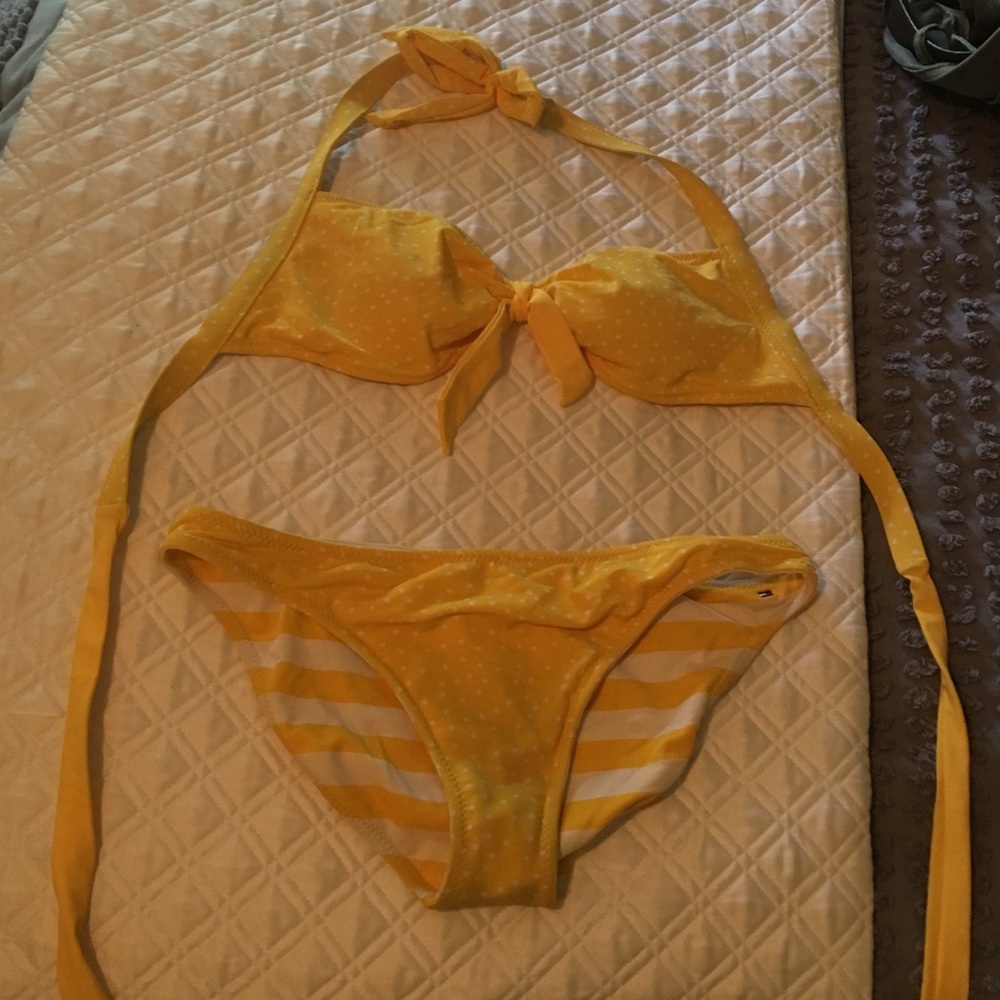Tommy Hilfiger bikini size medium-8/10